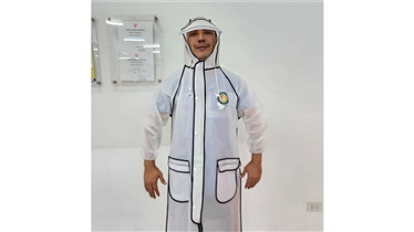 เสื้อกันฝนพร้อมหมวกคลุมหน้าแบบใส