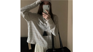 เสื้อแขนยาวลายทางสไตล์มินิมอล