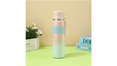 ขวดน้ำสุญญากาศดีไซน์สดใส พร้อมคุณสมบัติกันความร้อนเต็มรูปแบบ