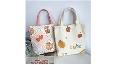 กระเป๋าผ้าลายการ์ตูน น่ารักจนต้องพกติดมือ