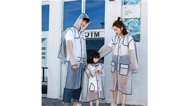 เสื้อกันฝนพลาสติกใสดีไซน์สวย สำหรับครอบครัว