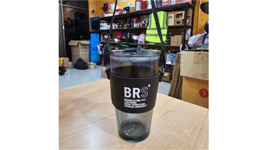 แก้วน้ำพกพาพร้อมปลอกหนัง ดีไซน์เรียบ ใช้งานสบาย