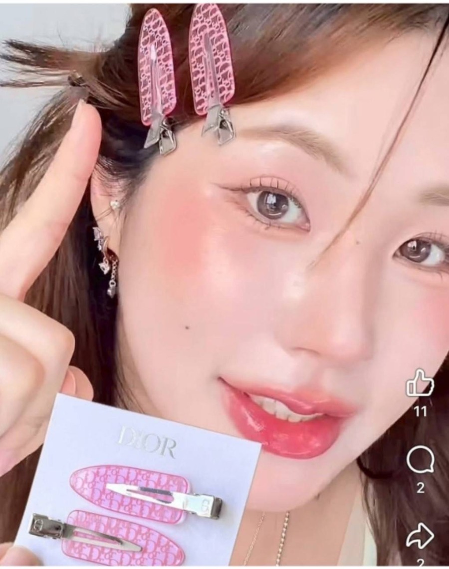 ไม่มีกล่อง - Dior Backstage Rosy Glow Hair Clip