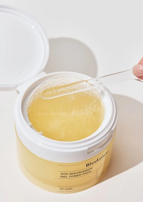 กระปุกเหลือง Biodance Vita Niacinamide Gel Toner 60 Pads