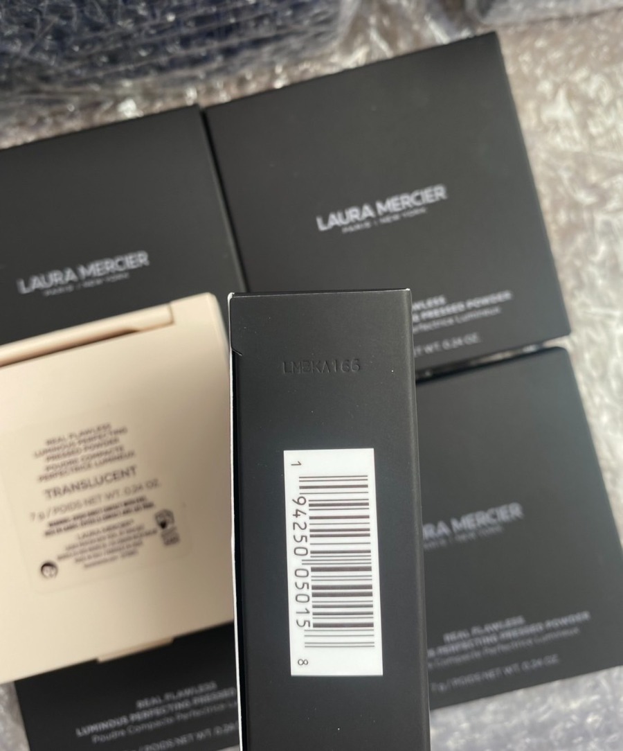 แป้งพัฟตลับชมพู - Laura Mercier Real Flawless Luminous Perfecting Pressed Powder 7g. #Translucent (เคาเตอร์ 2,200฿)