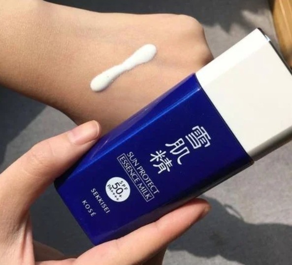 Kose Sekkisei Skincare UV Defense Essence Milk SPF50+ PA++++ 60g. (เคาเตอร์ 750฿)