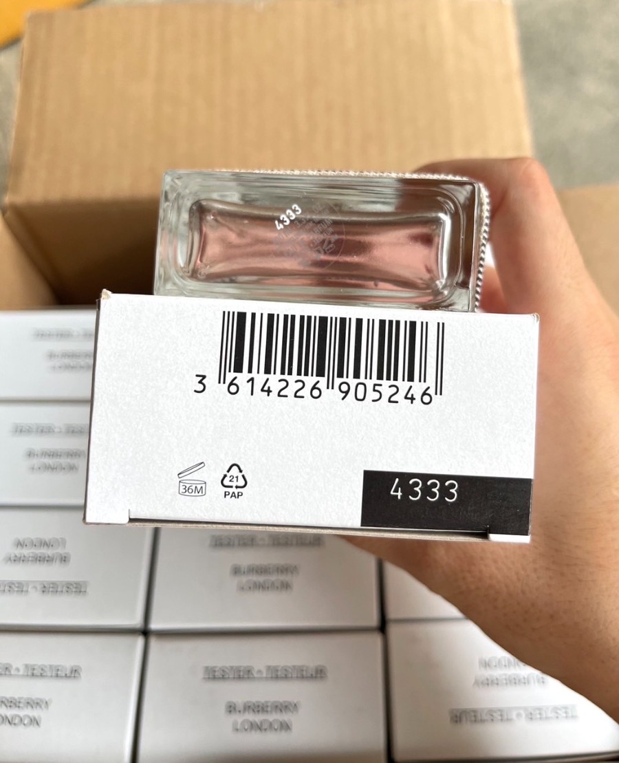 กล่องเทสเตอร์.ไม่มีฝา - Burberry London For Women Eau De Parfum 100ml. (เคาเตอร์ 4,600฿)