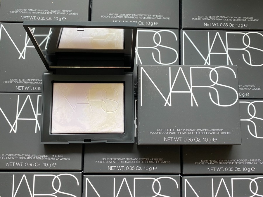 NARS Light Reflecting Prismatic Powder Pressed #Aurora 10g. (เคาเตอร์ 1,800฿)
