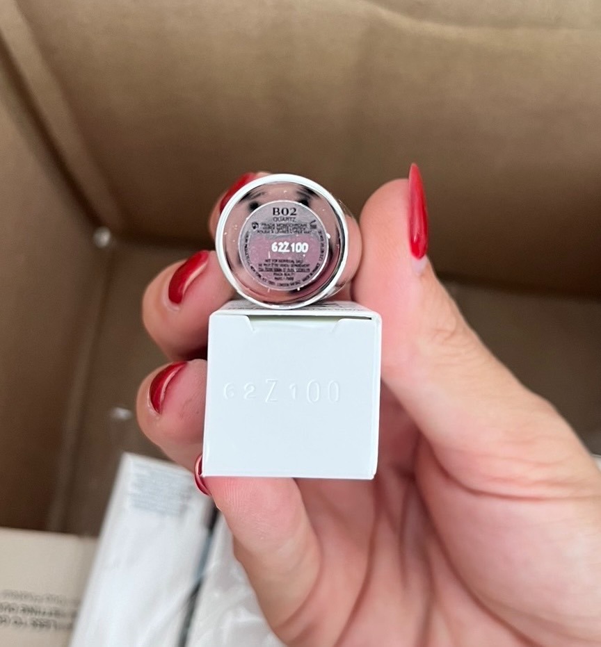 Prada Monochrome Hyper Matte Mini Lipstick ขนาด 1.3g. สี B02 Quartz