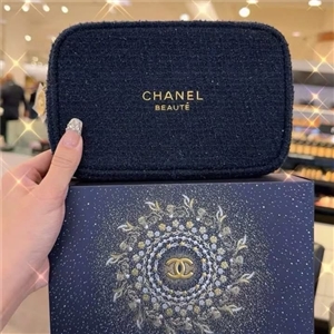 กระเป๋า+กล่อง Chanel Blue Midnight Glitter Makeup Pouch