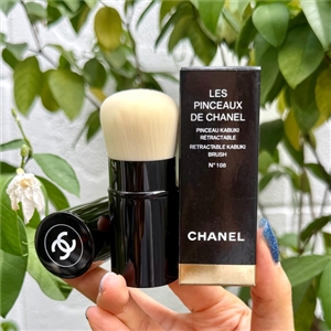 แปรง Les Pinceaux De Chanel Retractable Kabuki Brush n°108
