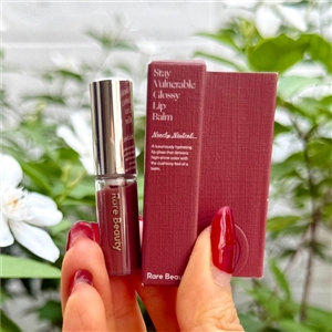 Rare Beauty Stay Vulnerable Glossy 1.4ml. #Nearly Neutral