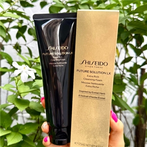 Shiseido Future Solution LX Extra Rich Cleansing Foam 125ml. (เคาเตอร์ 2,900฿)