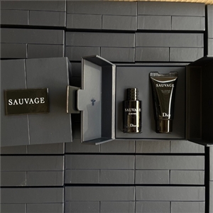 แพ็คเกจใหม่ Christian Dior Sauvage EDP 10ml. + Shower Gel 20ml.