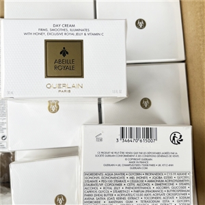 เดย์ Guerlain Abeille Royale Honey Treatment Day Cream 50ml. (เคาเตอร์ 6,700฿)