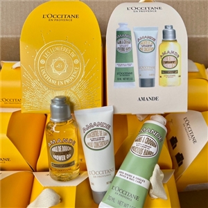 เขียว L'Occitane Holiday Almond Ornament (เคาเตอร์ 690฿)