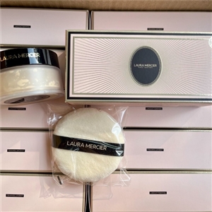 Laura Mercier Indulgent Icons **Translucent Loose Setting Powder 29g. and Velour Puff Set (Limited Edition)