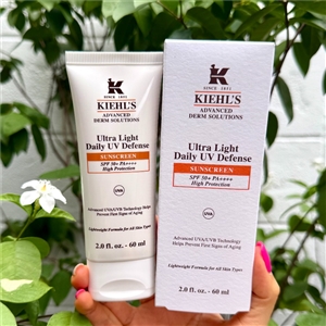 ส้ม Kiehl's Ultra Light Daily UV Defense Sunscreen SPF 50 PA++++ 60ml. (เคาเตอร์ 2,620฿)
