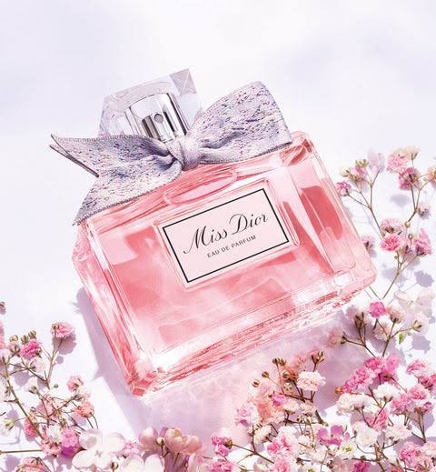ถุงผ้า+น้ำหอม Miss Dior Eau de Parfum ขนาด 30ml. (เคาเตอร์ 3,950฿)