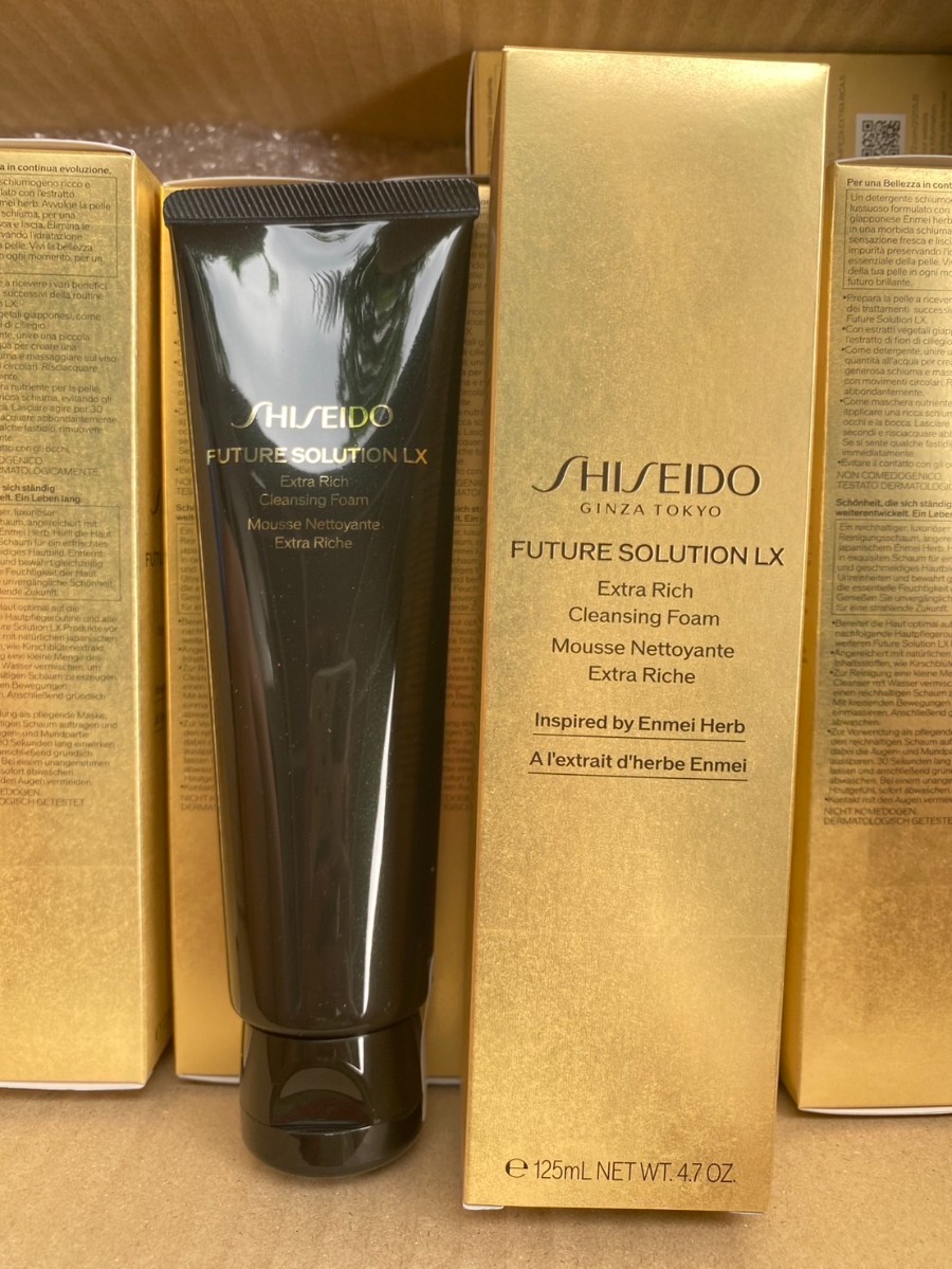 Shiseido Future Solution LX Extra Rich Cleansing Foam 125ml. (เคาเตอร์ 2,900฿)