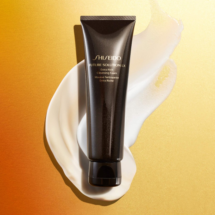 Shiseido Future Solution LX Extra Rich Cleansing Foam 125ml. (เคาเตอร์ 2,900฿)