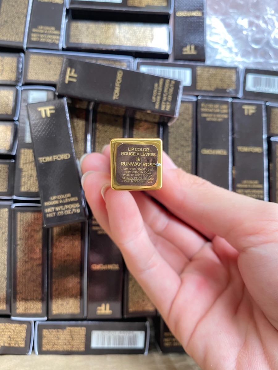 Tom Ford Lip Color Rouge a Levres ขนาด 1g. #19 Runway Rose