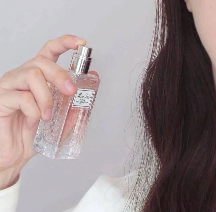 ฉีดผม Miss Dior Parfum Hair Mist 30ml. (เคาเตอร์ 2,250฿)