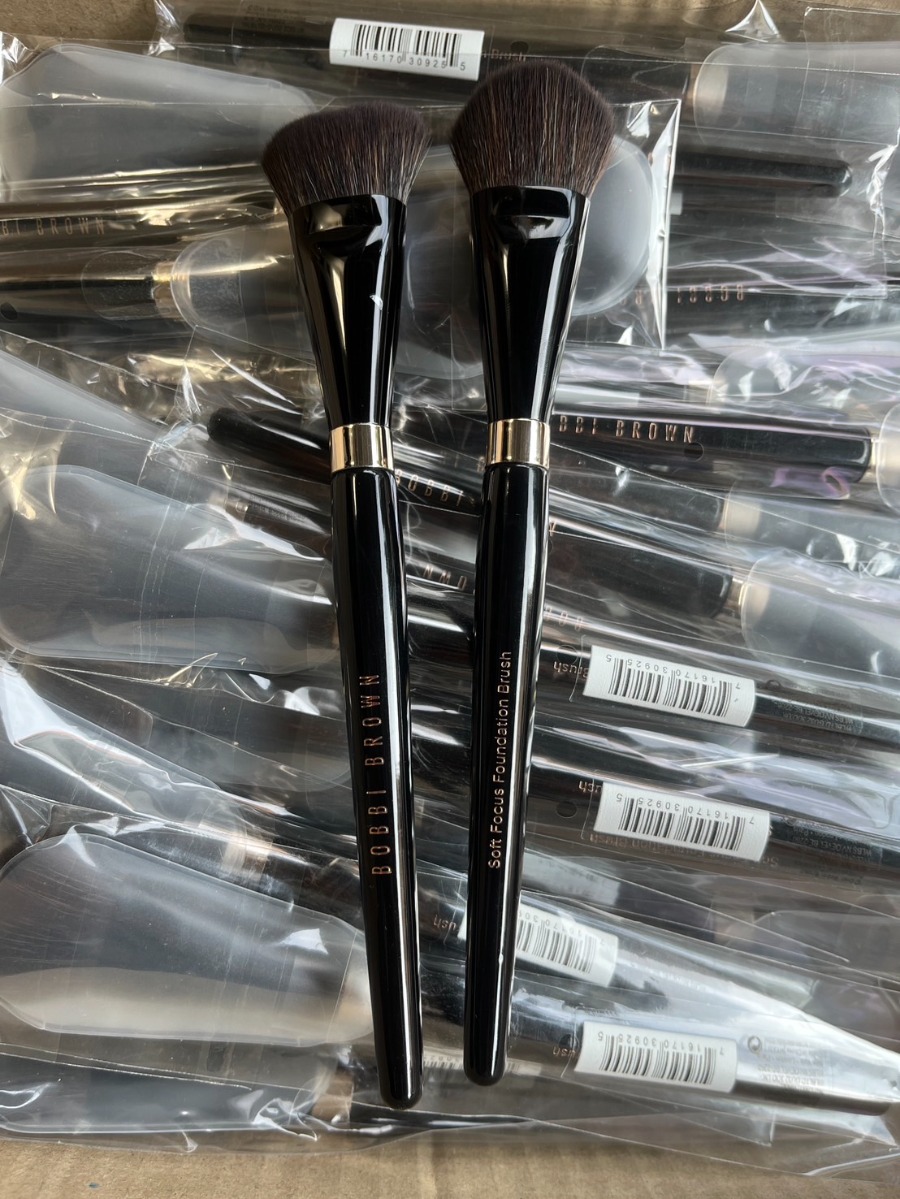 Bobbi Brown Soft Focus Foundation Brush (เคาเตอร์ 3,700฿)
