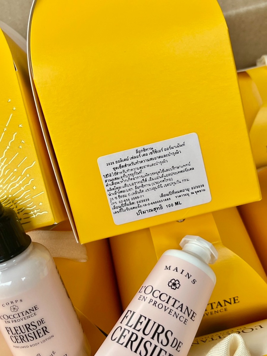 ชมพู L'Occitane Holiday Cherry Blossom Ornament (เคาเตอร์ 690฿)