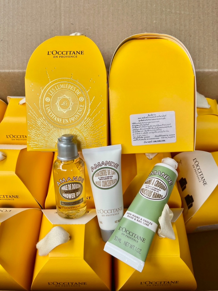 เขียว L'Occitane Holiday Almond Ornament (เคาเตอร์ 690฿)