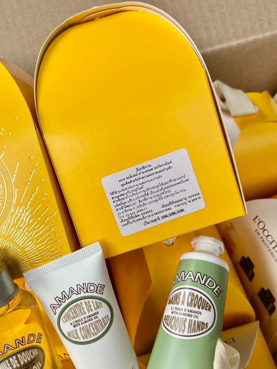 เขียว L'Occitane Holiday Almond Ornament (เคาเตอร์ 690฿)