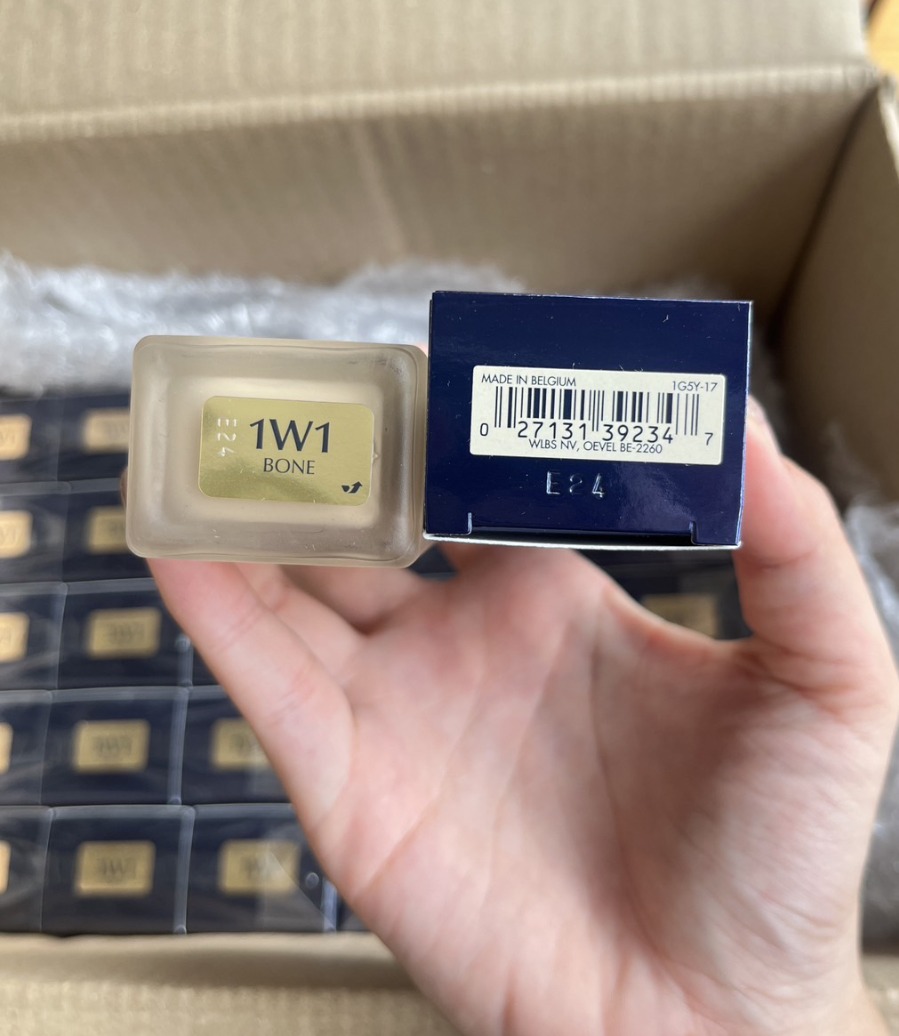 Estee Lauder Double Wear Stay In Place Makeup SPF10 PA++ 30ml. (เคาเตอร์ 2,450฿)