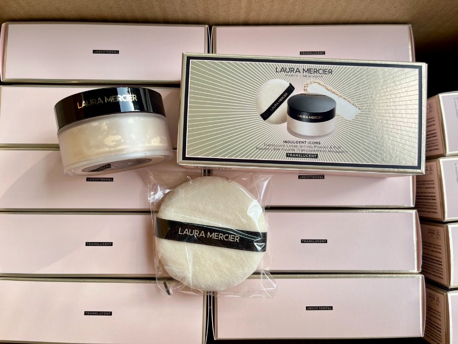 Laura Mercier Indulgent Icons **Translucent Loose Setting Powder 29g. and Velour Puff Set (Limited Edition)