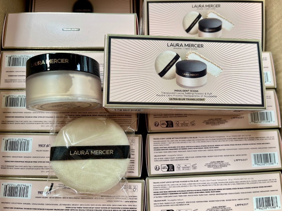 Laura Mercier Indulgent Icons Translucent Loose Setting Powder **Ultra-Blur 20g. and Velour Puff Set (Limited Edition)