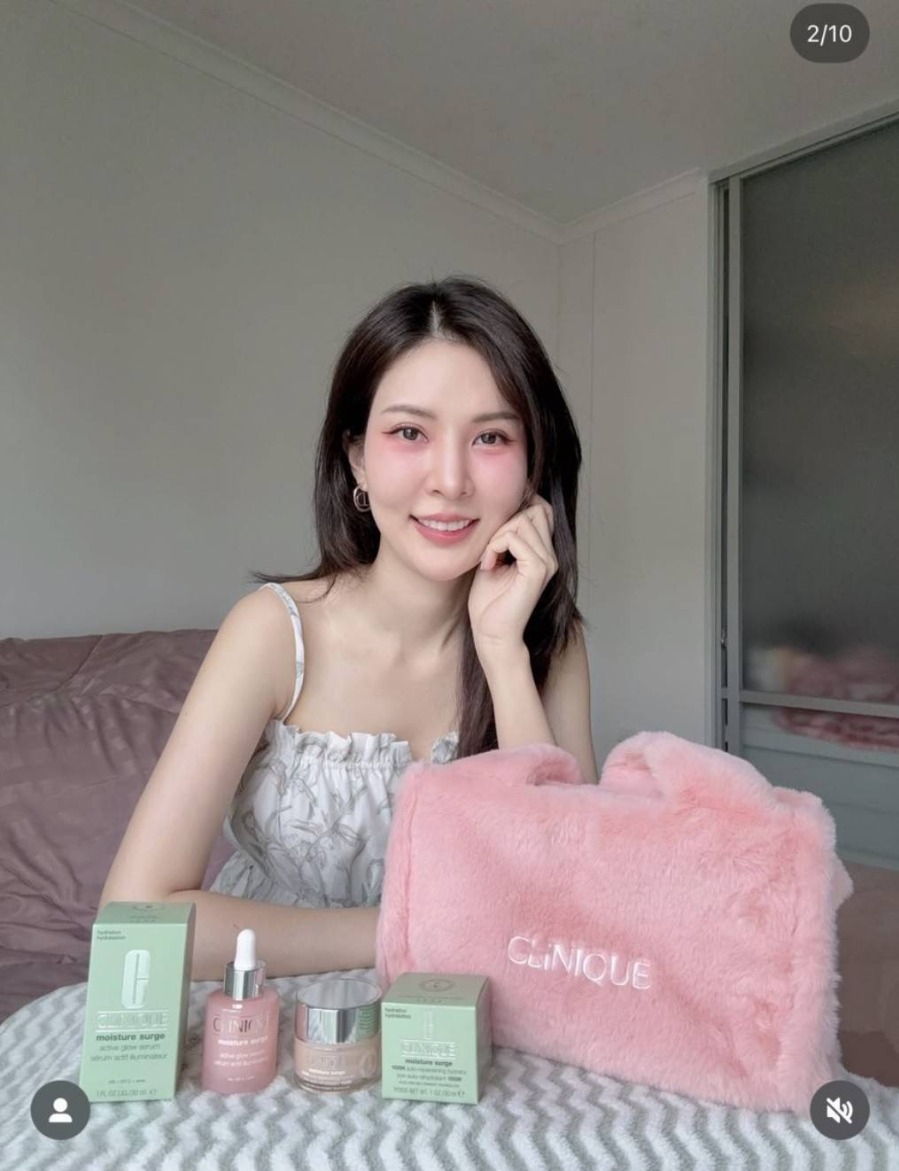 กระเป๋า Clinique Pink Fluffy Tote Bag