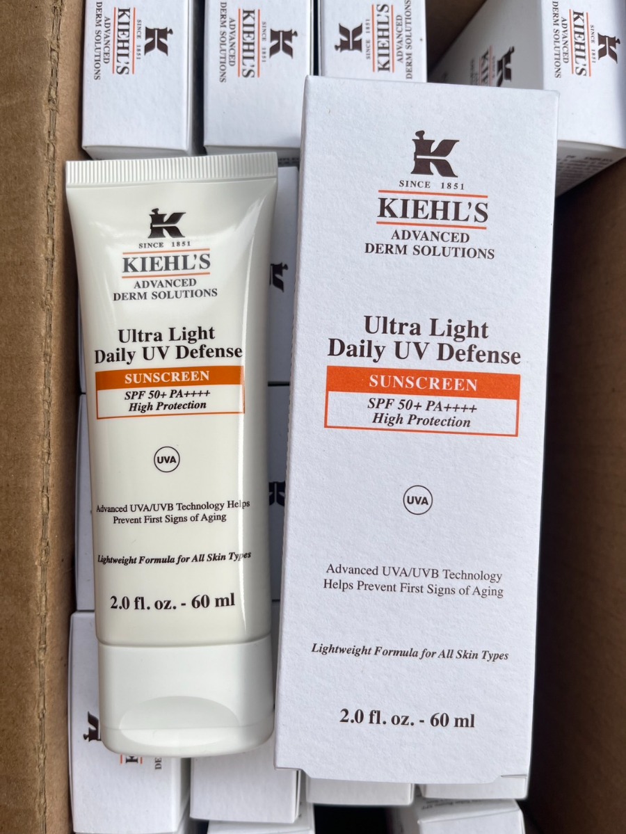 ส้ม Kiehl's Ultra Light Daily UV Defense Sunscreen SPF 50 PA++++ 60ml. (เคาเตอร์ 2,620฿)