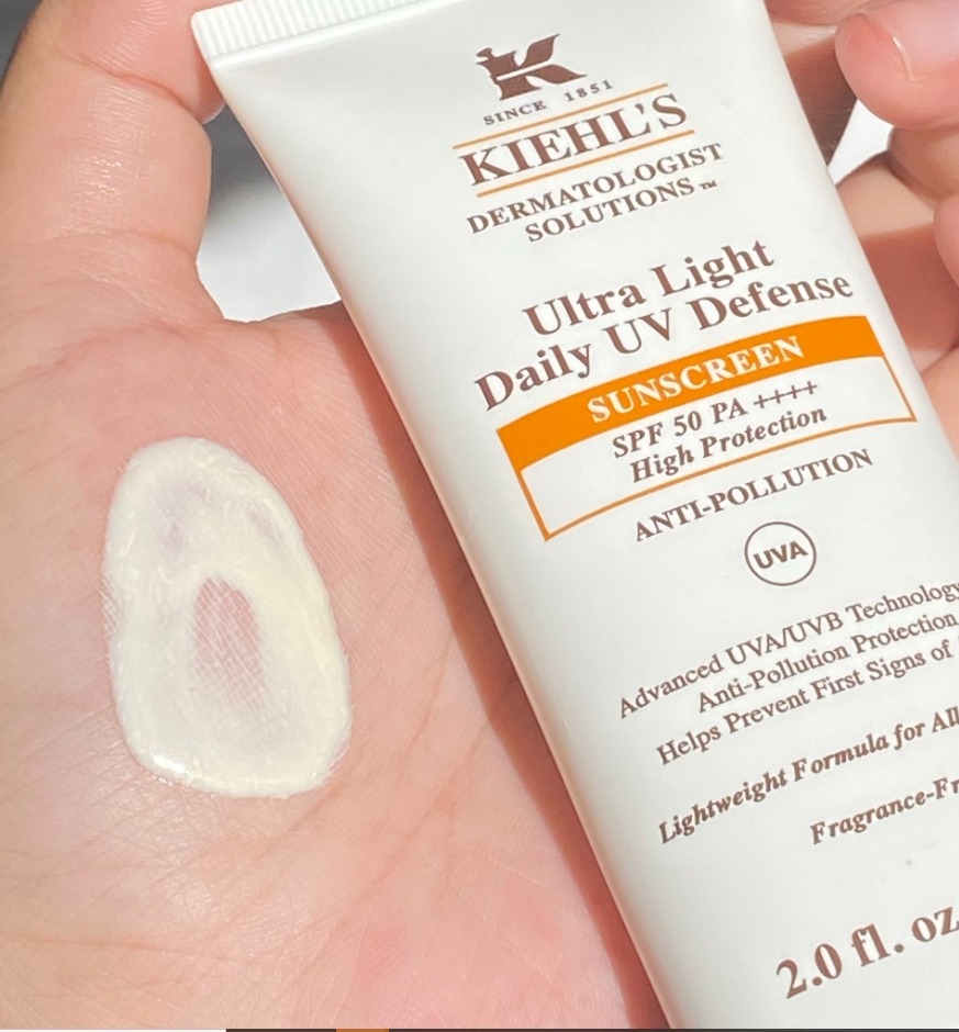 ส้ม Kiehl's Ultra Light Daily UV Defense Sunscreen SPF 50 PA++++ 60ml. (เคาเตอร์ 2,620฿)