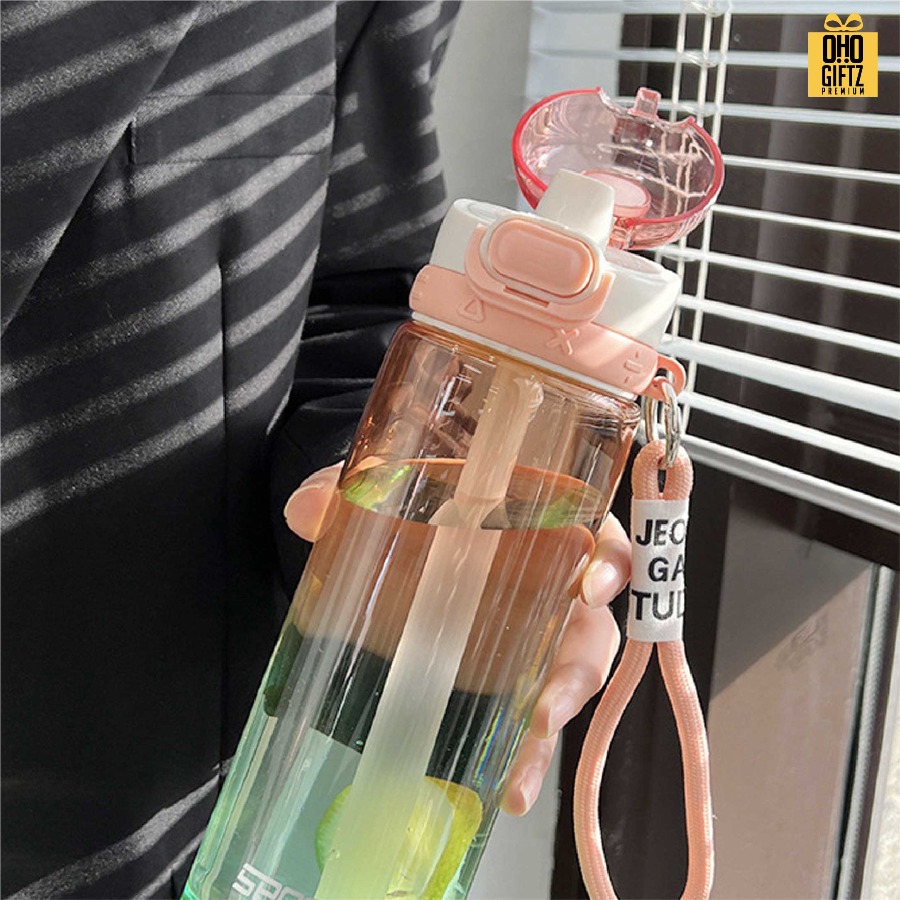 กระบอกน้ำพลาสติกไล่สี พร้อมหูหิ้ว สกรีนโลโก้ ทำเป็นของพรีเมี่ยมได้