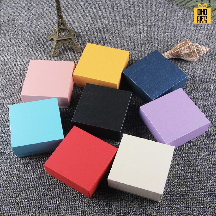 รับผลิตกล่องของขวัญ กล่องจั่วปัง ตามขนาดที่ต้องการ สกรีนชื่อ สกรีนโลโก้ ทำเป็นของพรีเมี่ยมได้