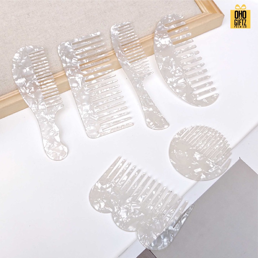 หวีพลาสติกลายหินอ่อน สกรีนโลโก้ ทำเป็นของพรีเมี่ยมได้