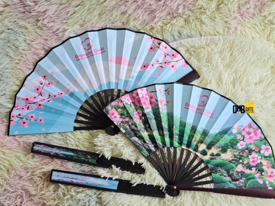 พัดจีน สกรีนภาพ ทำเป็นสินค้าพรีเมี่ยม ของชำร่วย ของที่ระลึก