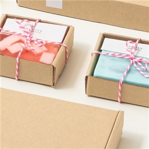 [2401104] กล่องใส่ของชำร่วย กล่องใส่สินค้า บรรจุภัณฑ์ กล่องใส่สบู่ลูกฟูก 7.6x7.6x 2.5 ซม.
