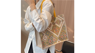 กระเป๋าผ้าทอลายศิลป์พื้นบ้าน เรียบง่าย ใช้งานได้ทุกวัน