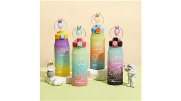 ขวดน้ำเด็กดีไซน์อวกาศ สีไล่เฉดสุดน่ารัก