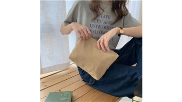 เติมเต็มลุคให้มีสไตล์ด้วยกระเป๋าผ้าลูกฟูกอเนกประสงค์