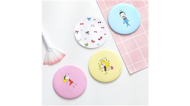 เติมความน่ารักในกระเป๋าด้วยกระจกพกพาลายการ์ตูนสุดคิวท์