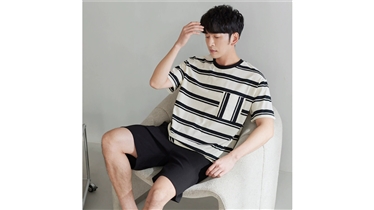 เสื้อยืดลายทางดีไซน์เรียบง่ายแต่มีลูกเล่น