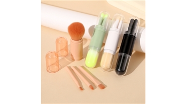 สวยครบจบในแท่งเดียวกับเซ็ตแปรงแต่งหน้าพกพา 4-in-1