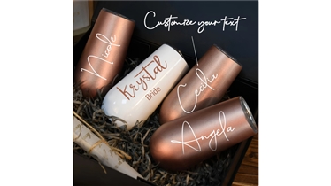 แก้วแชมเปญสลักชื่อ ของขวัญแทนใจสำหรับทีมเพื่อนเจ้าสาว